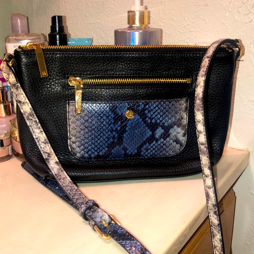 G.I.L.I. East West Crossbody